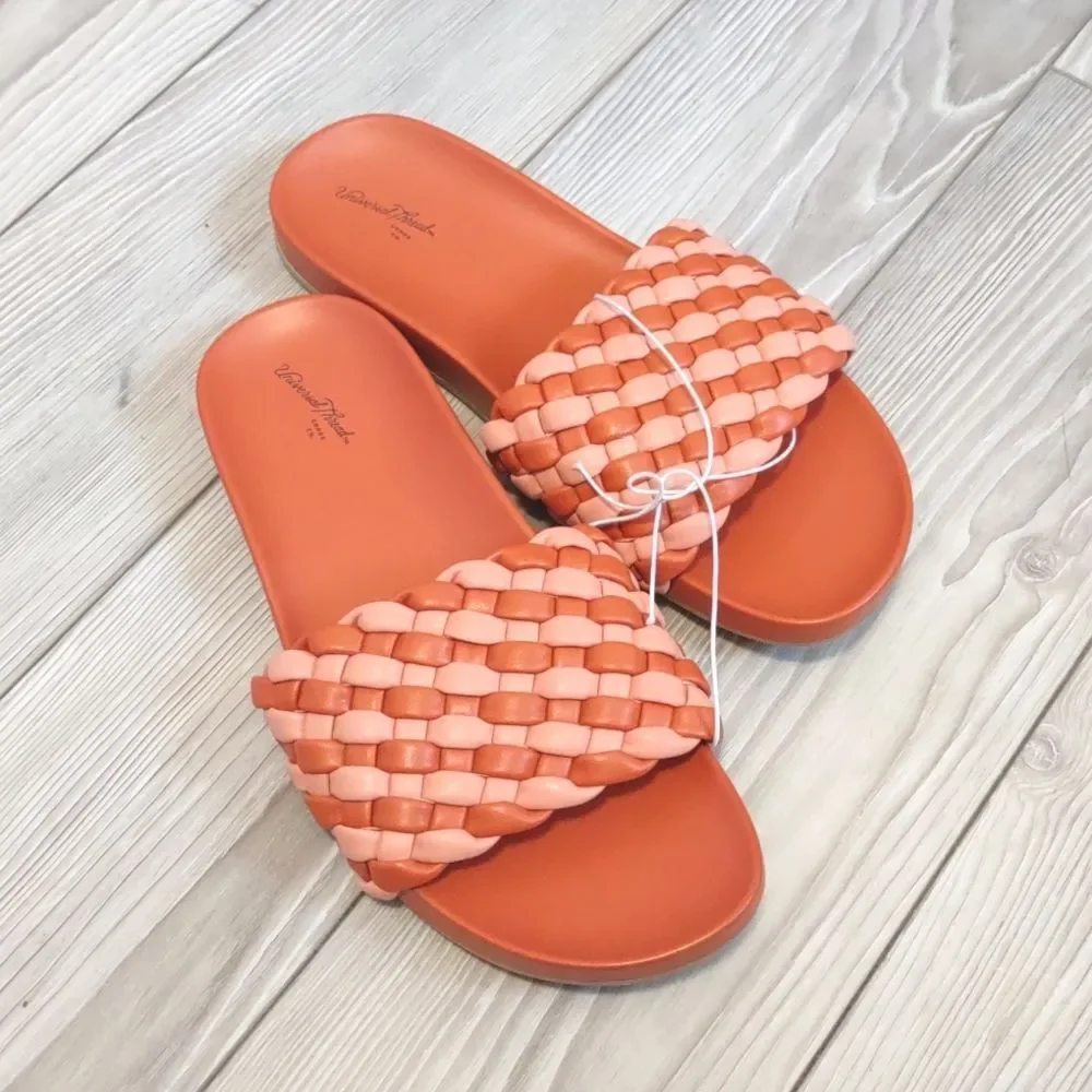 (62-1420)  Universal Thread  Polly Sandals Size 6.5
